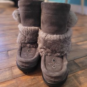 Girls Manitoba Muk luks